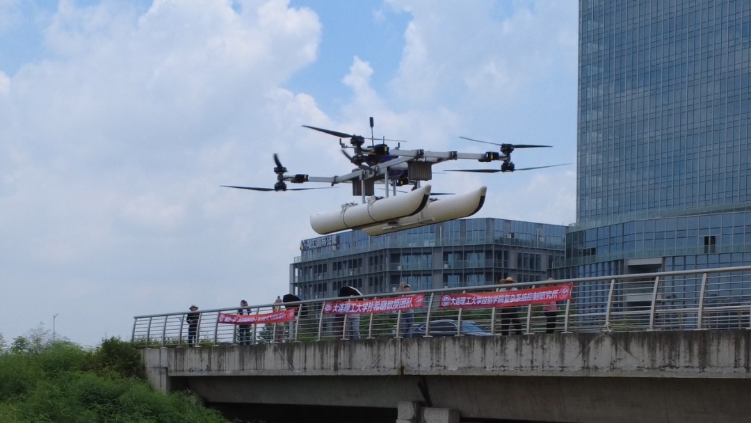 水空两栖电动垂直起降飞行器首飞测试成功